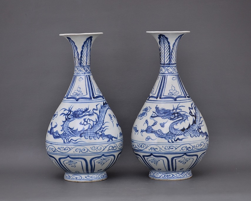 A pair Dragon Vase, Yuan Dynasty